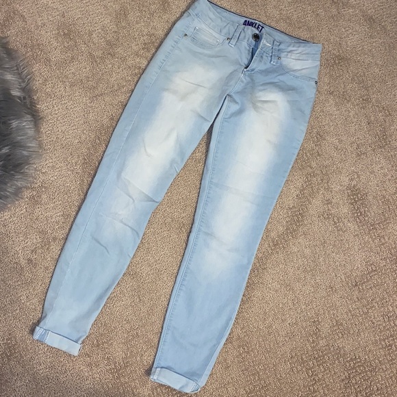 NWOT Light Wash Skinny Anklet Jeggings - Picture 2 of 6